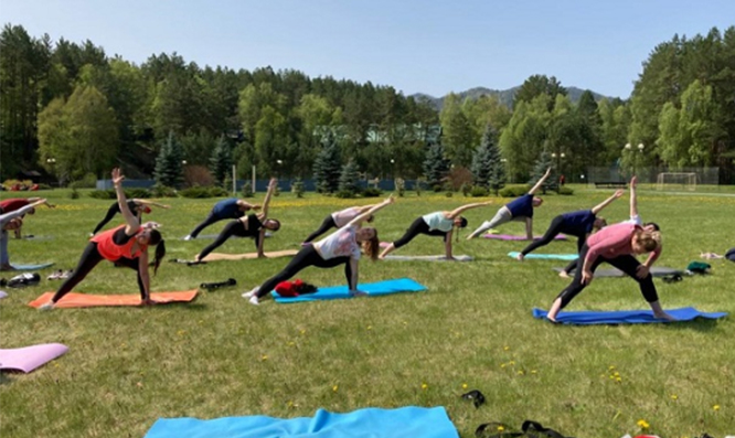 Железнодорожники приняли участие в фитнес-отпуске, который прошёл в Республике Алтай