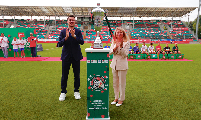 Памятные подарки, командный дух и представление главной награды